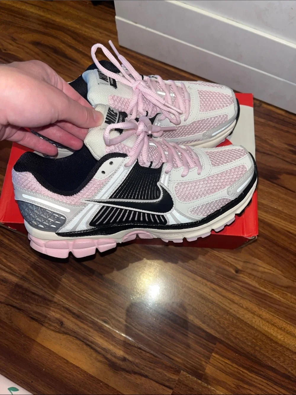 Nike Women’s Pink and Black Vomero  5. Size 7.5. Excellent Condition
